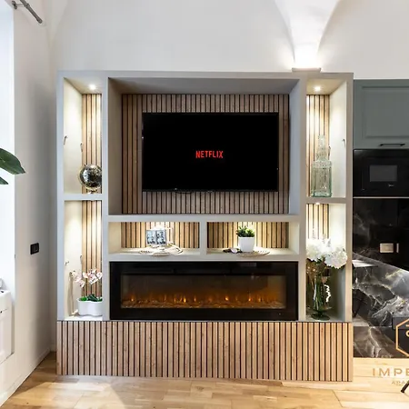 Teatro Pace Palace - Historic Center, Luxury Apartment, 3 Bdr, A-c *