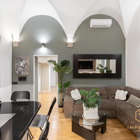 Teatro Pace Palace - Historic Center, Luxury Apartment, 3 Bdr, A-c