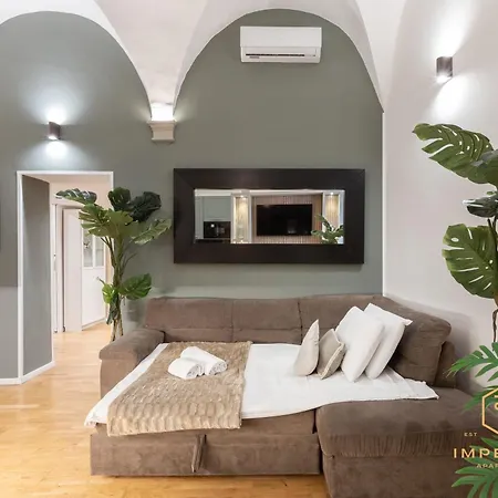Apartmán Teatro Pace Palace - Historic Center, Luxury Apartment, 3 Bdr, A-c