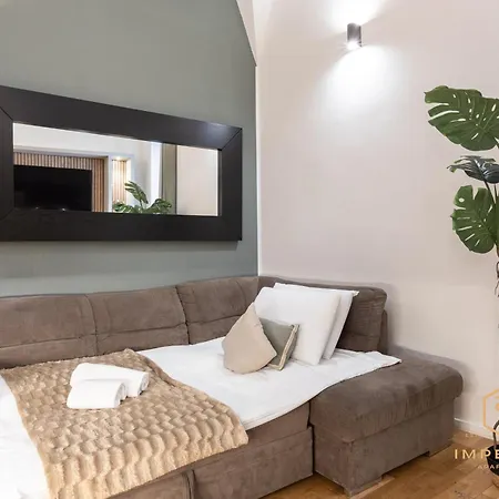 Apartmán Teatro Pace Palace - Historic Center, Luxury Apartment, 3 Bdr, A-c