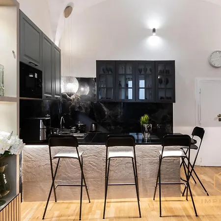 Teatro Pace Palace - Historic Center, Luxury Apartment, 3 Bdr, A-c *